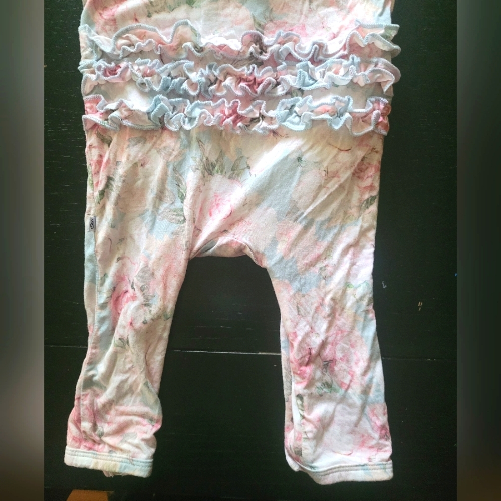 Bums & Roses  Layette - Picture 2 of 2